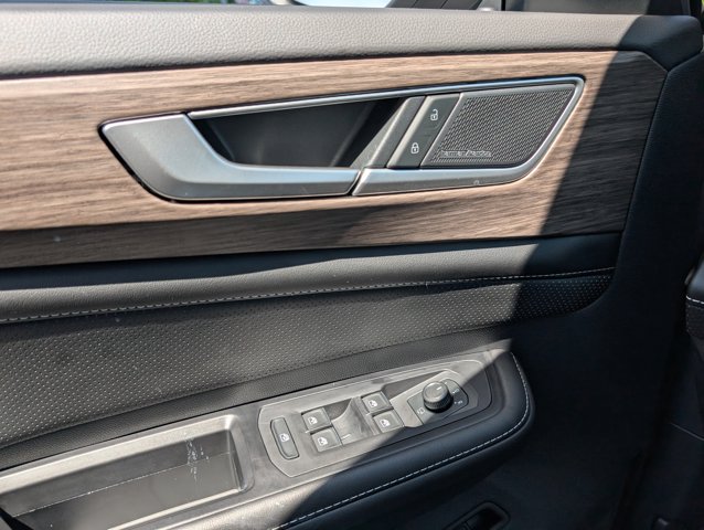 Vehicle image 23 of 35