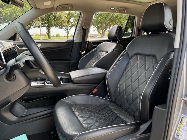 2024 Volkswagen Atlas 2.0T SEL Premium R-Line Image 17 of 36