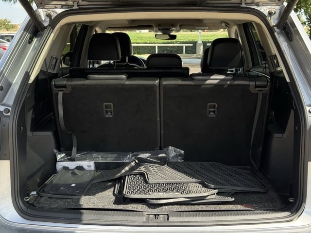 2024 Volkswagen Atlas 2.0T SEL Premium R-Line Image 12 of 36