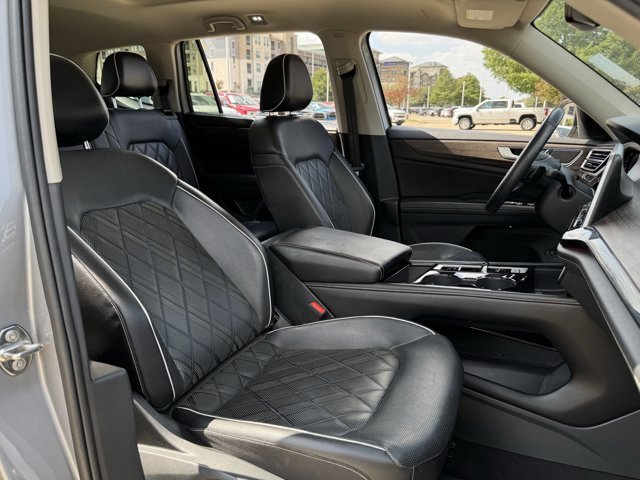 2024 Volkswagen Atlas 2.0T SEL Premium R-Line Image 15 of 36