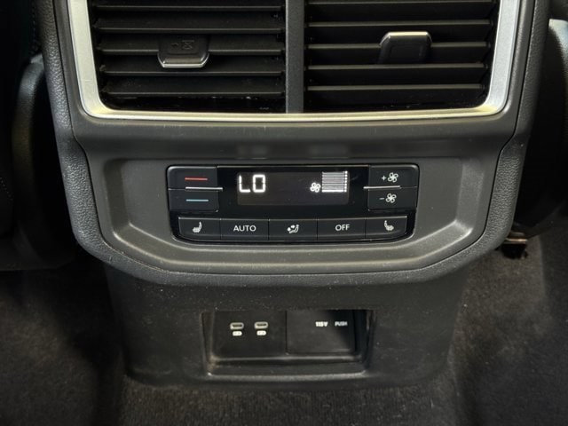 2024 Volkswagen Atlas 2.0T SEL Premium R-Line Image 26 of 36