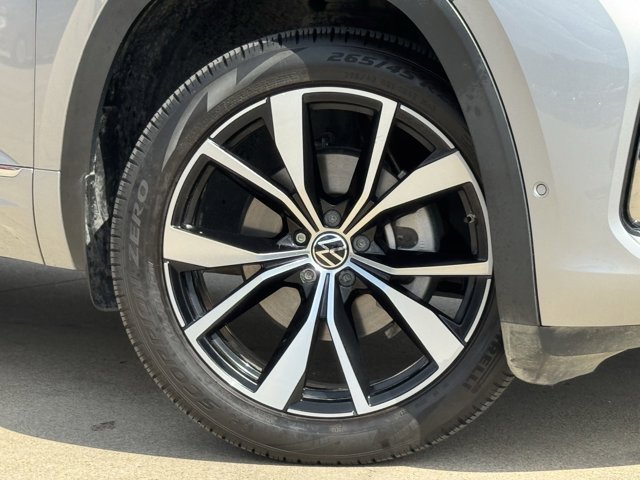 2024 Volkswagen Atlas 2.0T SEL Premium R-Line Image 11 of 36
