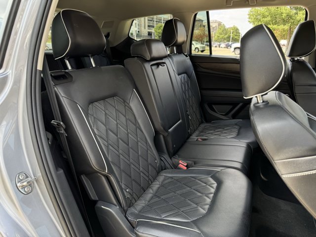 2024 Volkswagen Atlas 2.0T SEL Premium R-Line Image 13 of 36