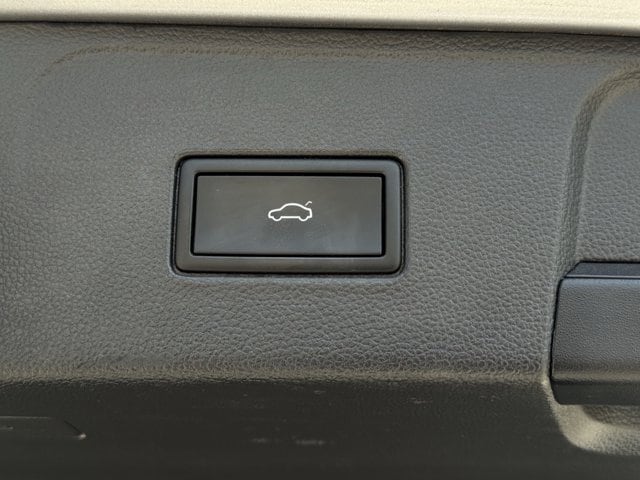 2024 Volkswagen Atlas 2.0T SEL Premium R-Line Image 33 of 36
