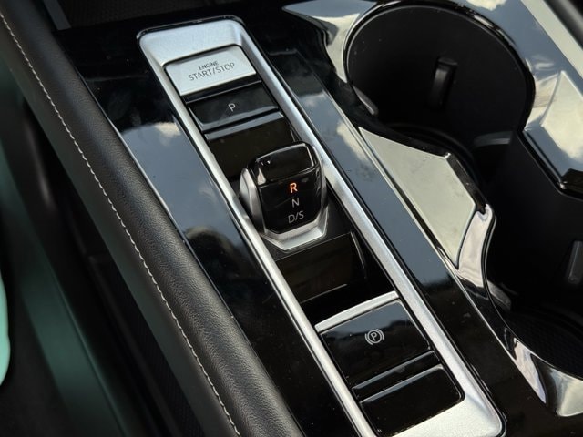 2024 Volkswagen Atlas 2.0T SEL Premium R-Line Image 24 of 36