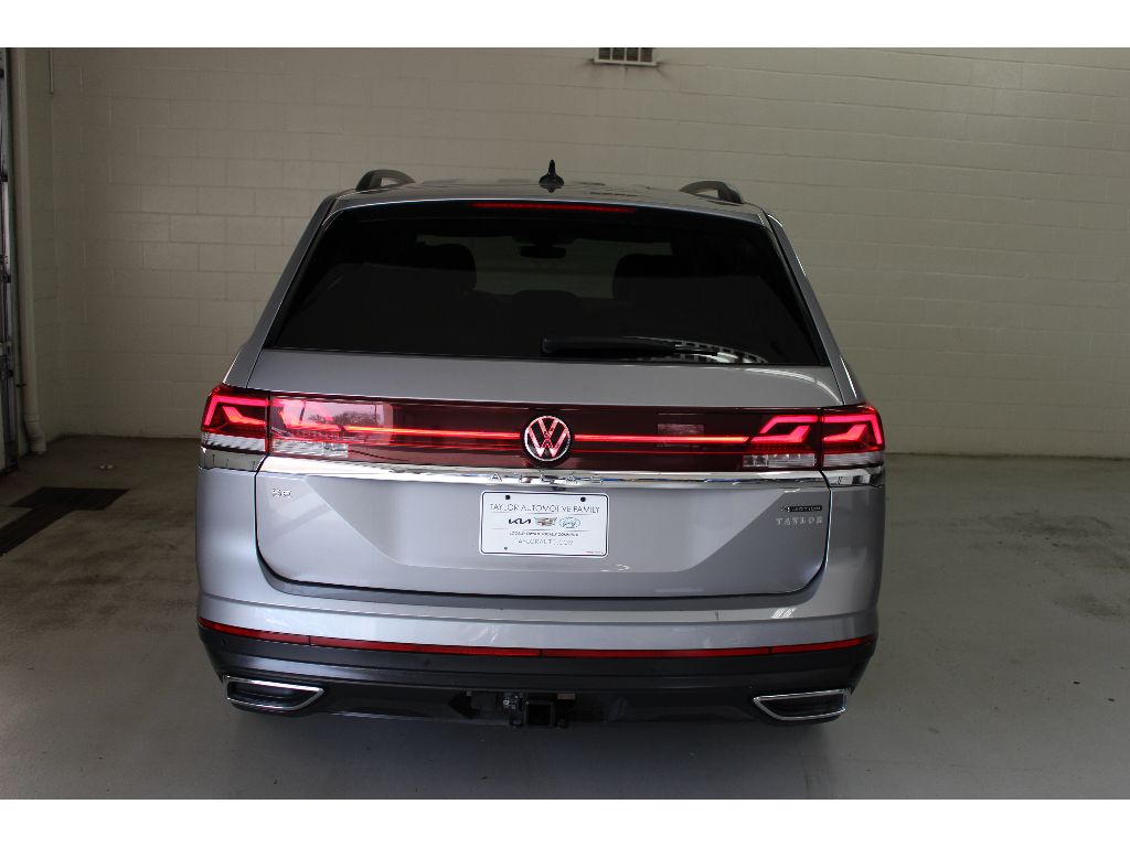 2024 Volkswagen Atlas 2.0T SE Technology Image 4 of 24