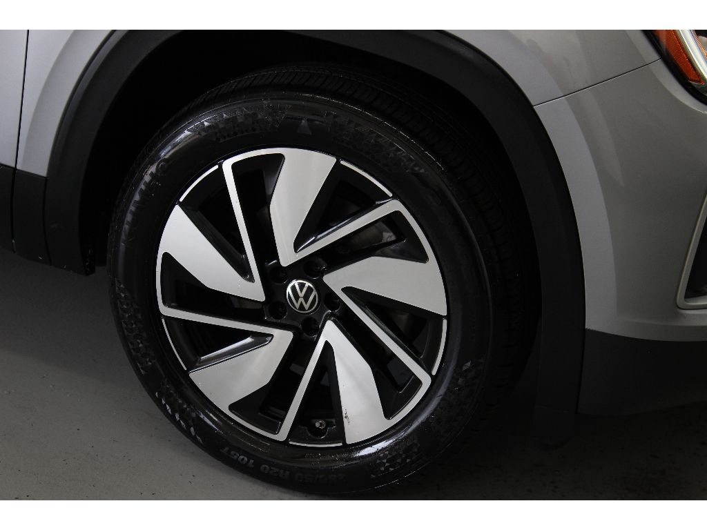 2024 Volkswagen Atlas 2.0T SE Technology Image 6 of 24