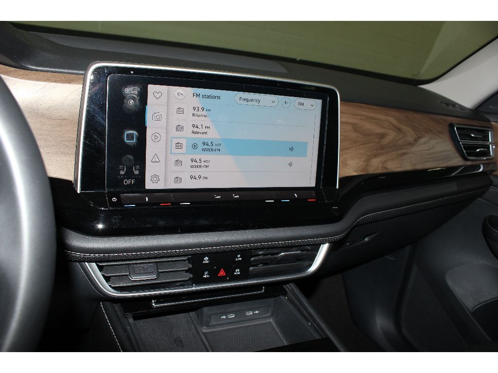 2024 Volkswagen Atlas 2.0T SE Technology Image 13 of 24