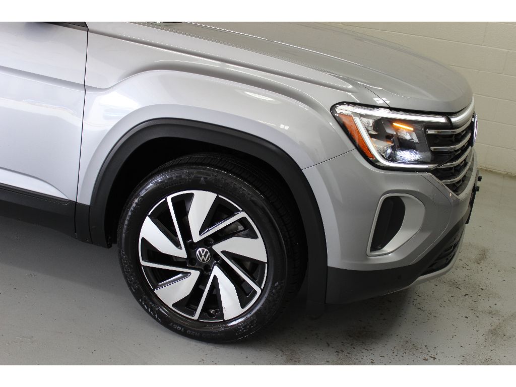 2024 Volkswagen Atlas 2.0T SE Technology Image 5 of 24