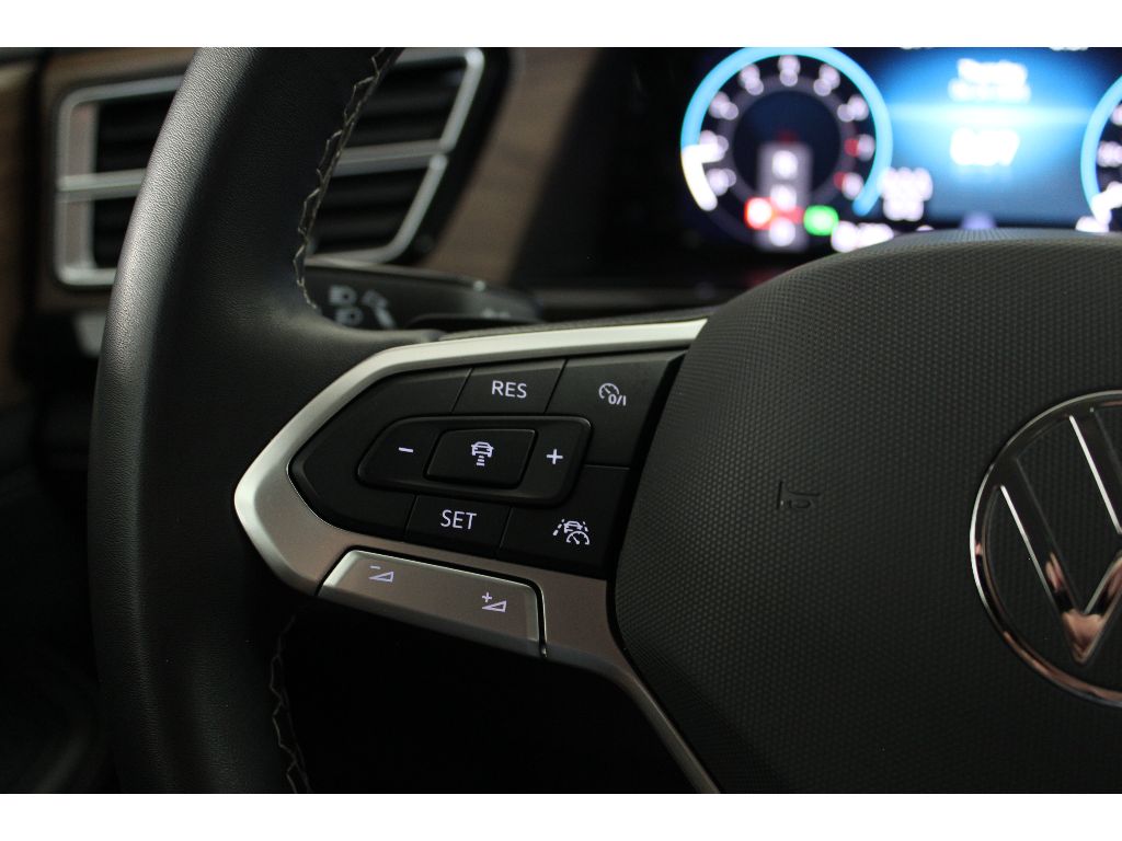 2024 Volkswagen Atlas 2.0T SE Technology Image 10 of 24