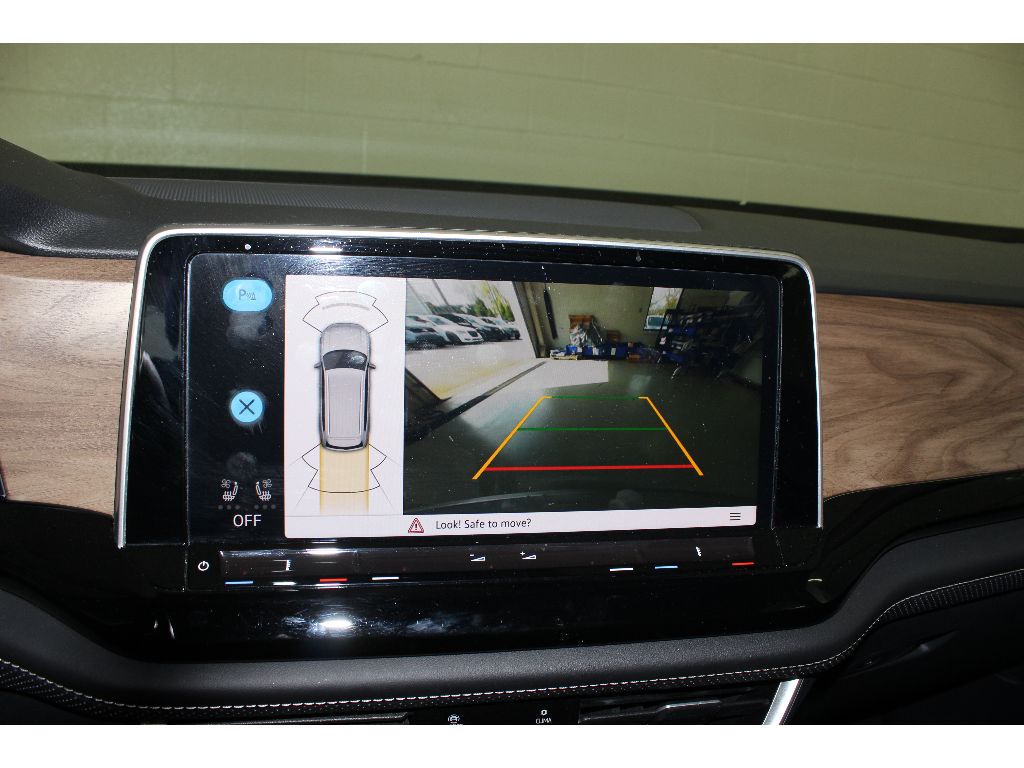 2024 Volkswagen Atlas 2.0T SE Technology Image 15 of 24
