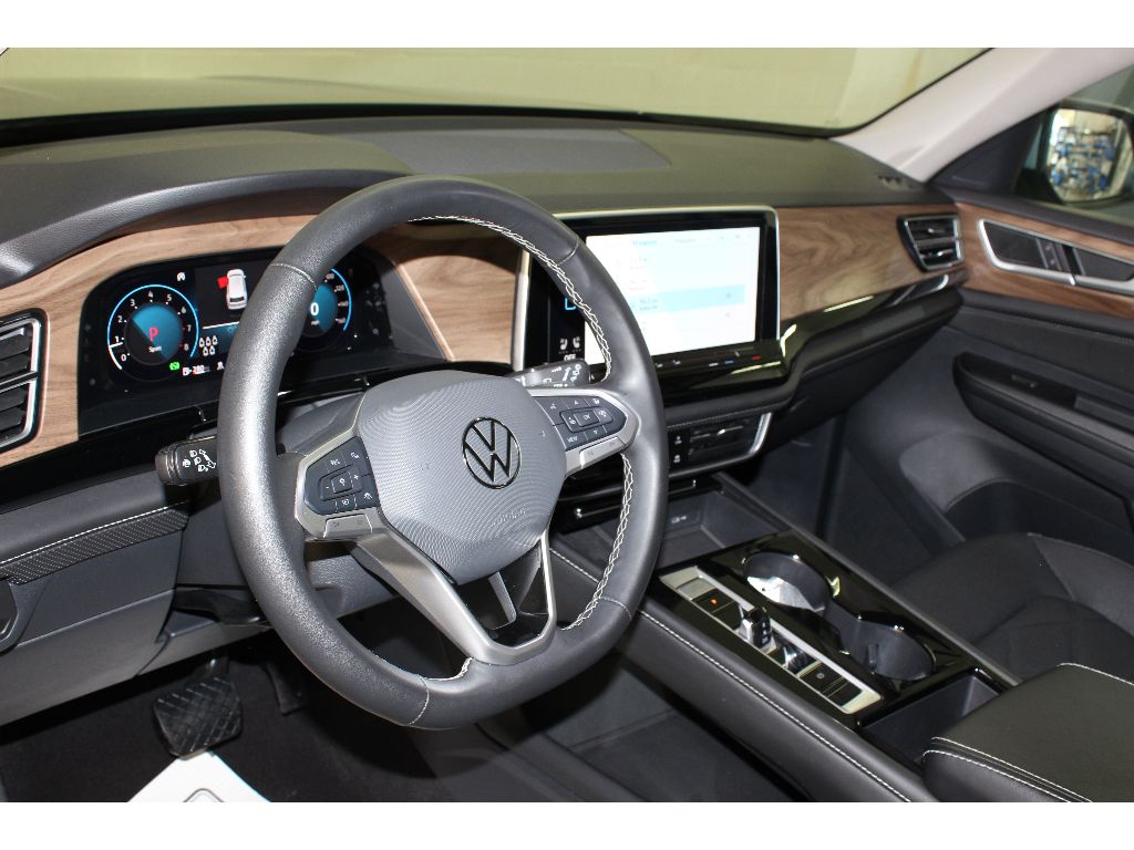2024 Volkswagen Atlas 2.0T SE Technology Image 16 of 24