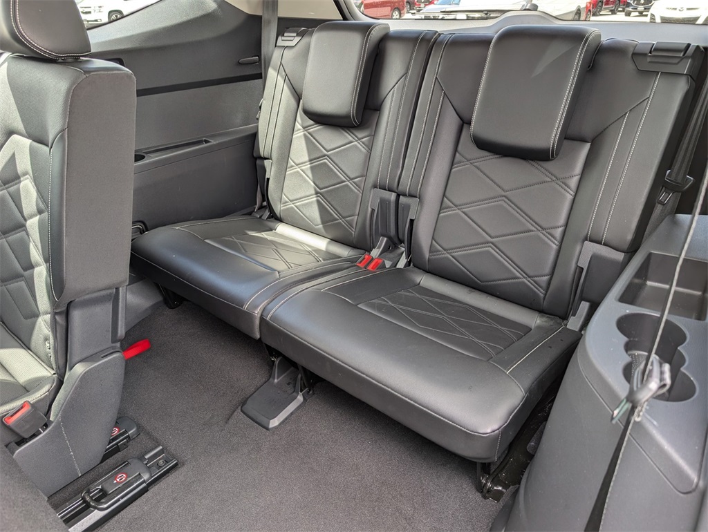 Vehicle image 14 of 30