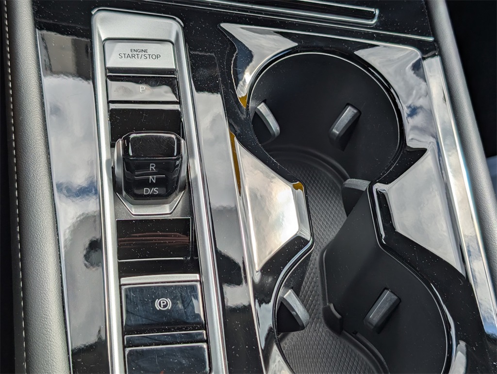 Vehicle image 23 of 30