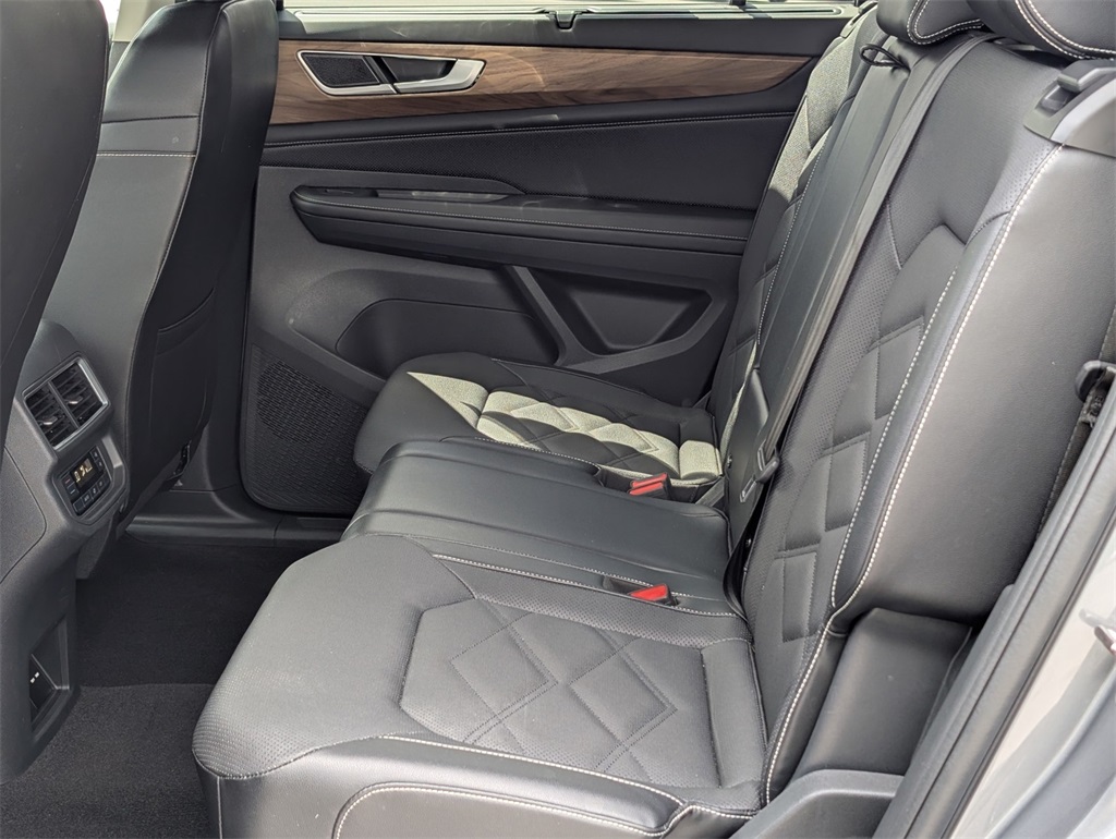 Vehicle image 11 of 30