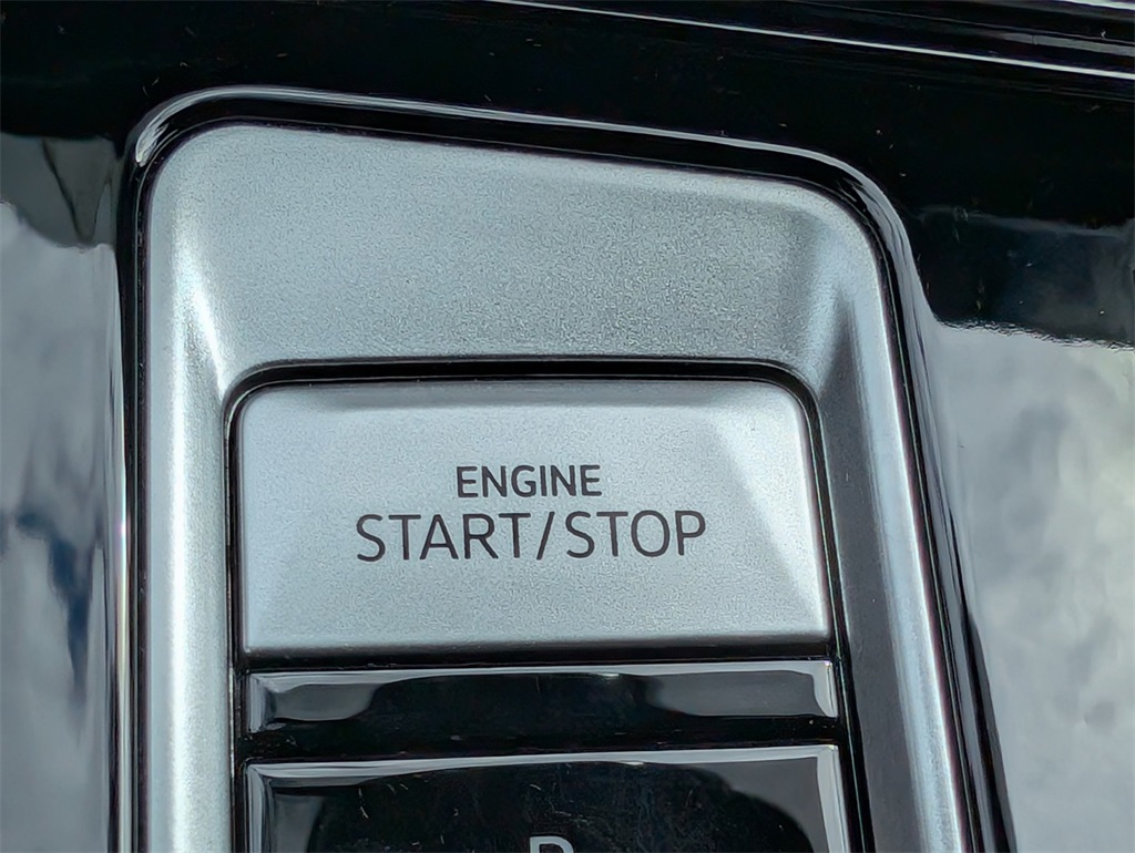 Vehicle image 24 of 30