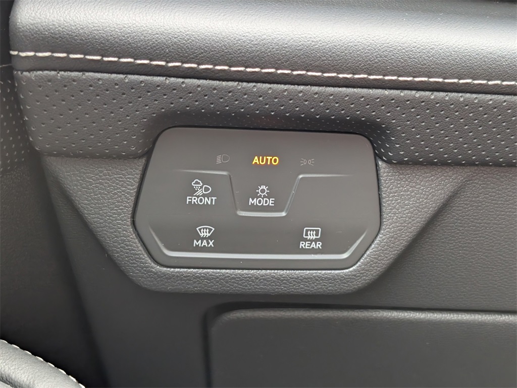 Vehicle image 29 of 30