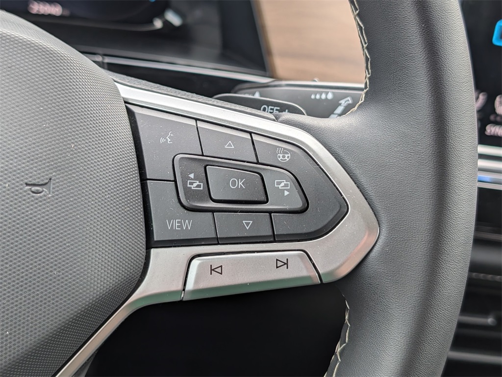 Vehicle image 26 of 30
