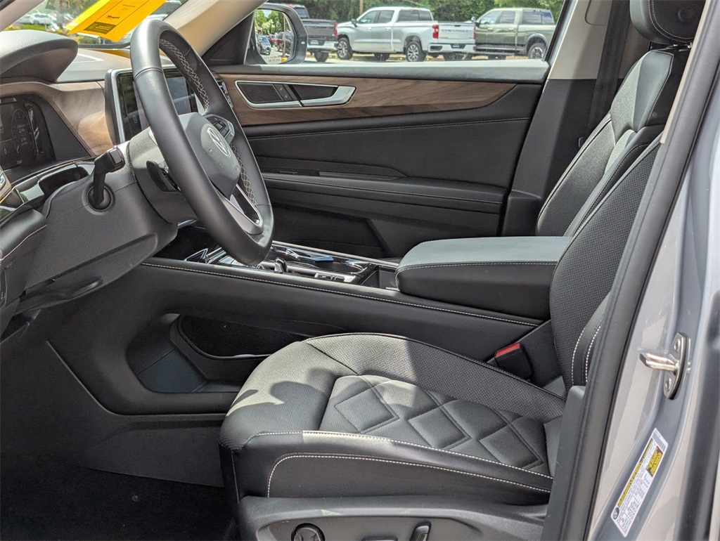 Vehicle image 10 of 30