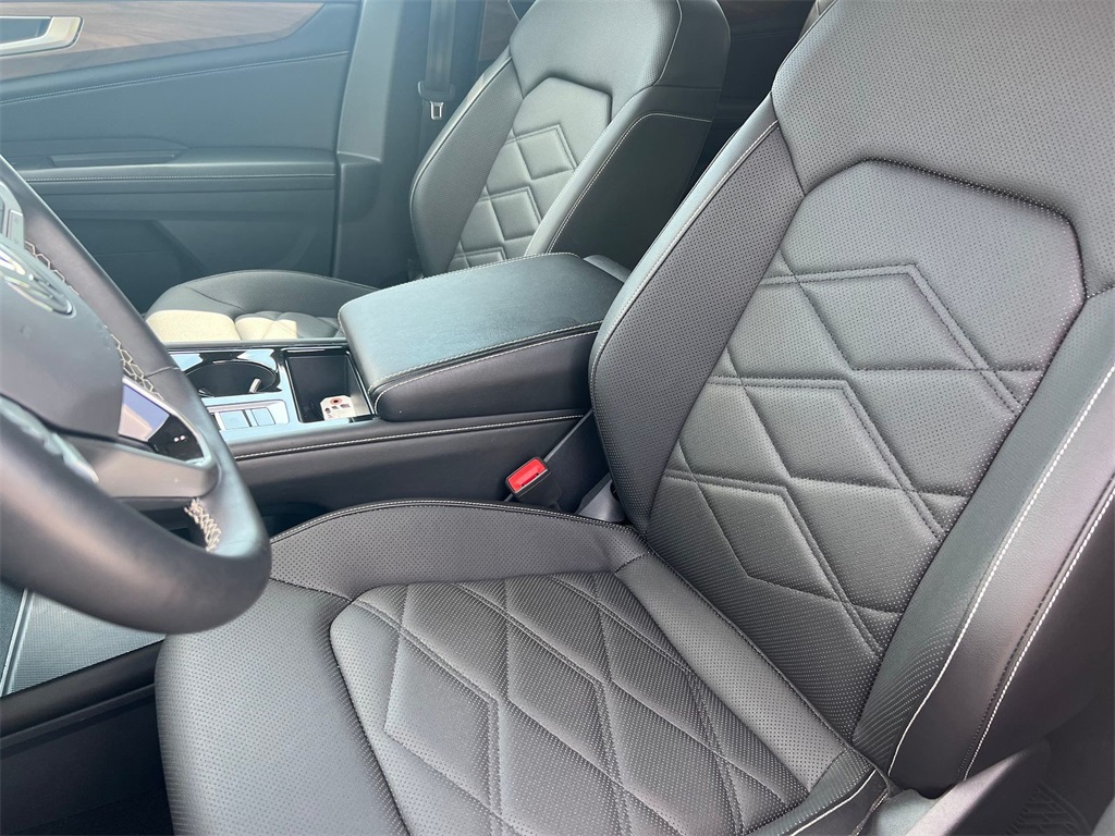 Vehicle image 10 of 25