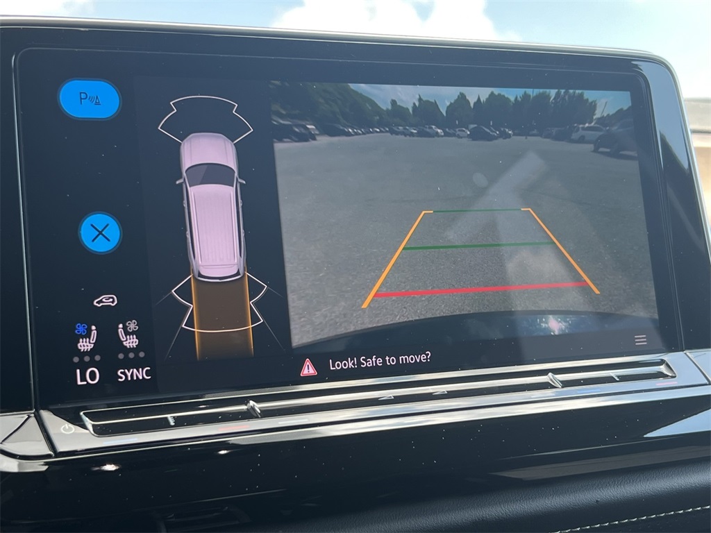 Vehicle image 17 of 25