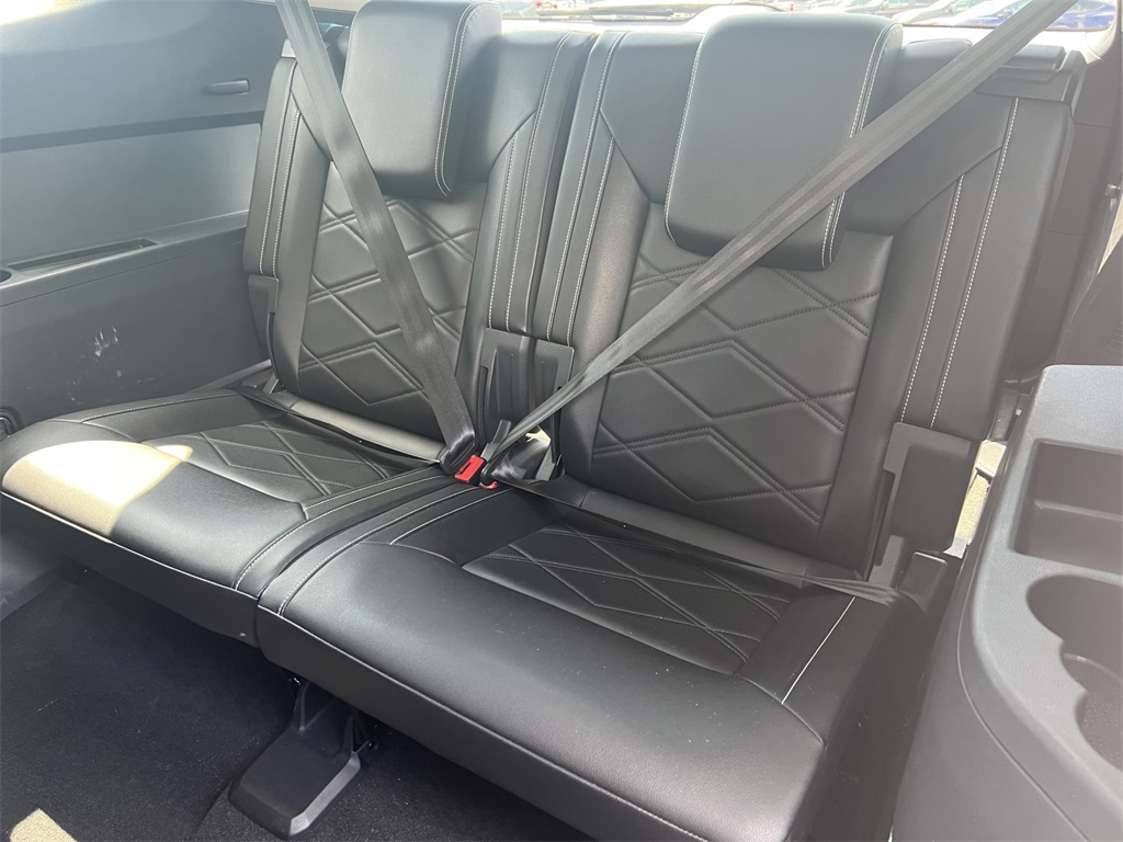 Vehicle image 12 of 25