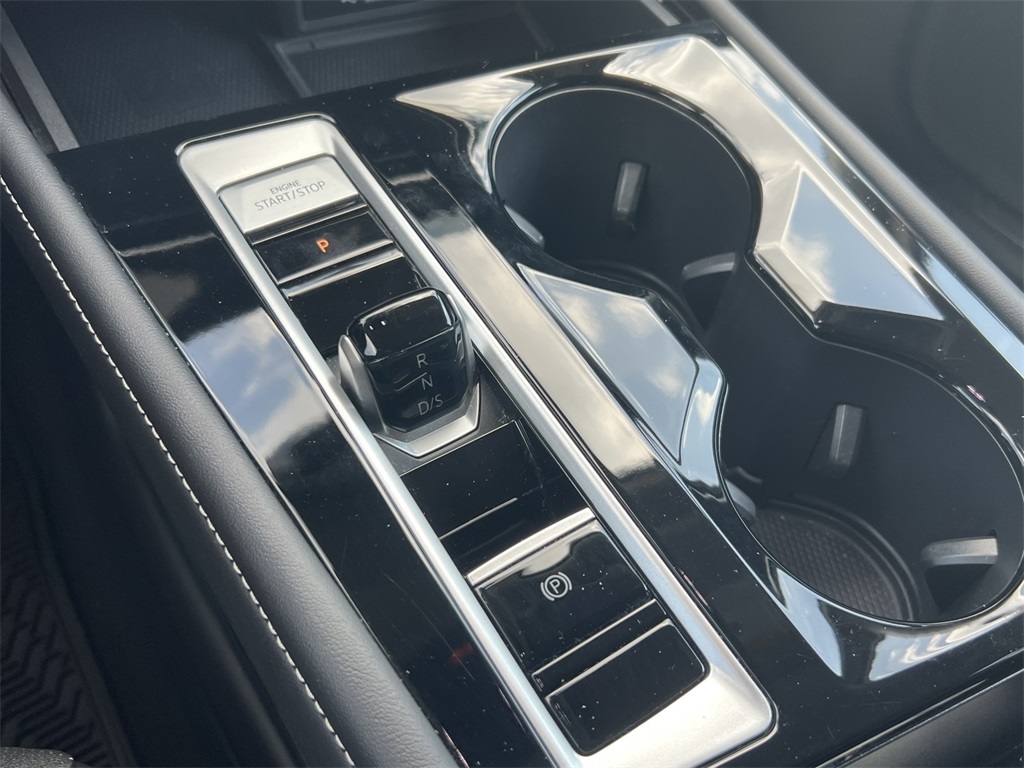 Vehicle image 19 of 25