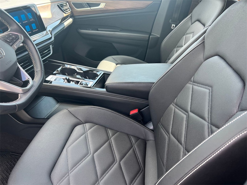 Vehicle image 13 of 25