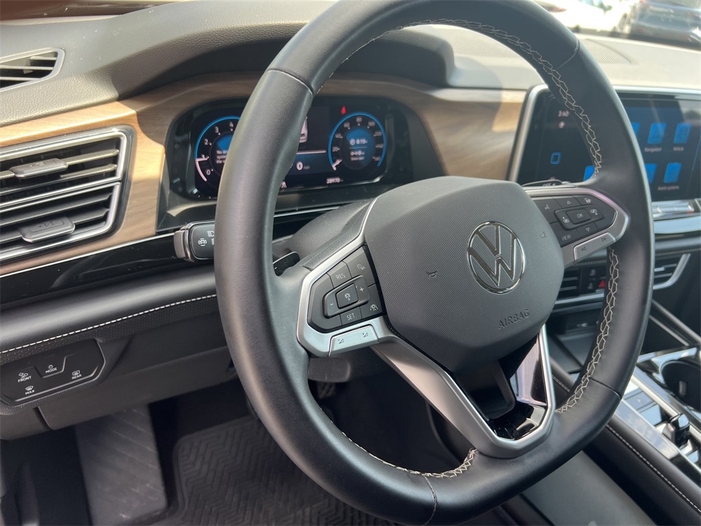 Vehicle image 14 of 25