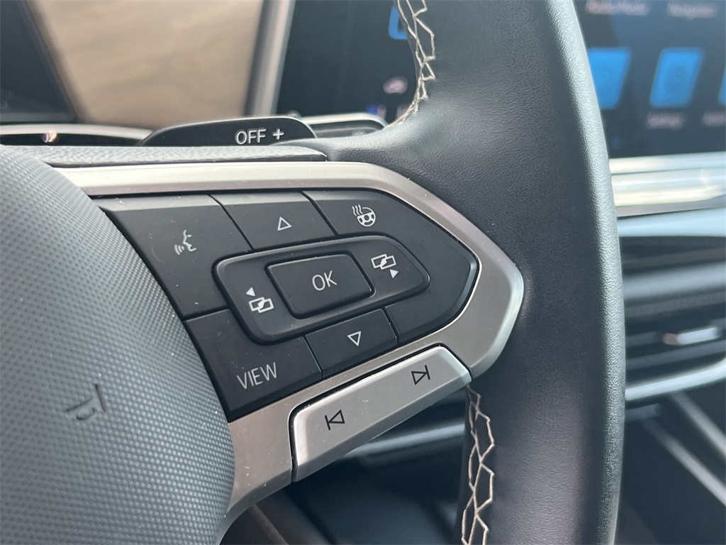 Vehicle image 22 of 25