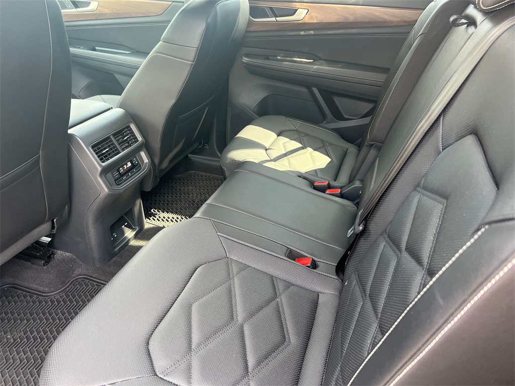 Vehicle image 11 of 25