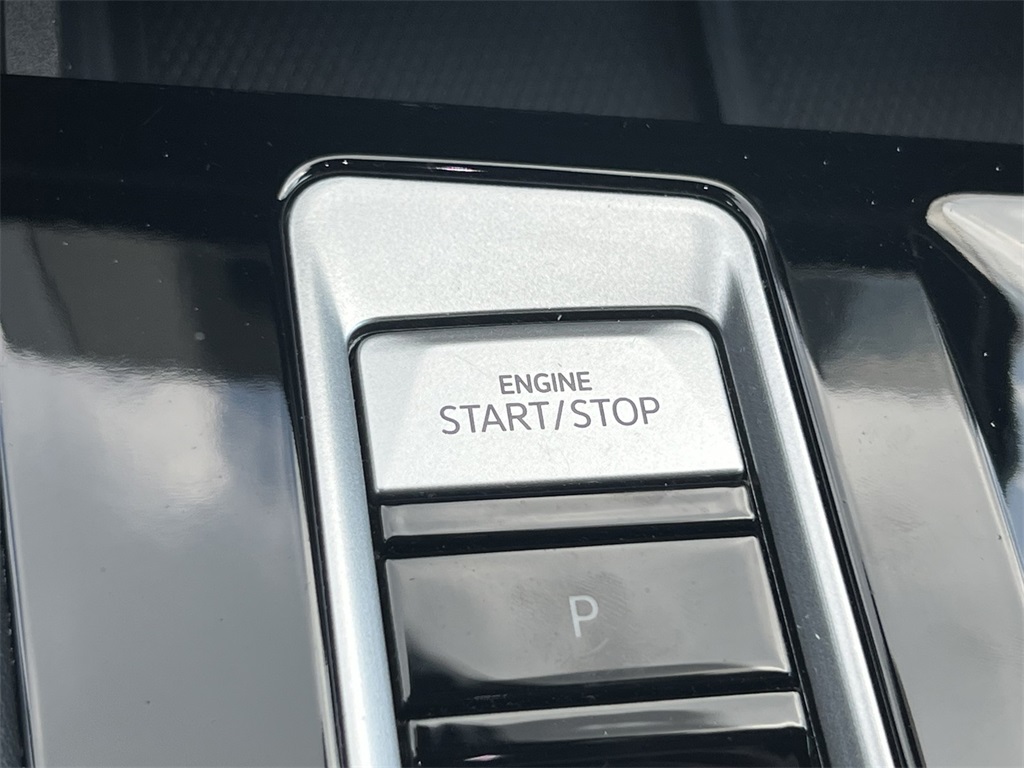Vehicle image 23 of 25