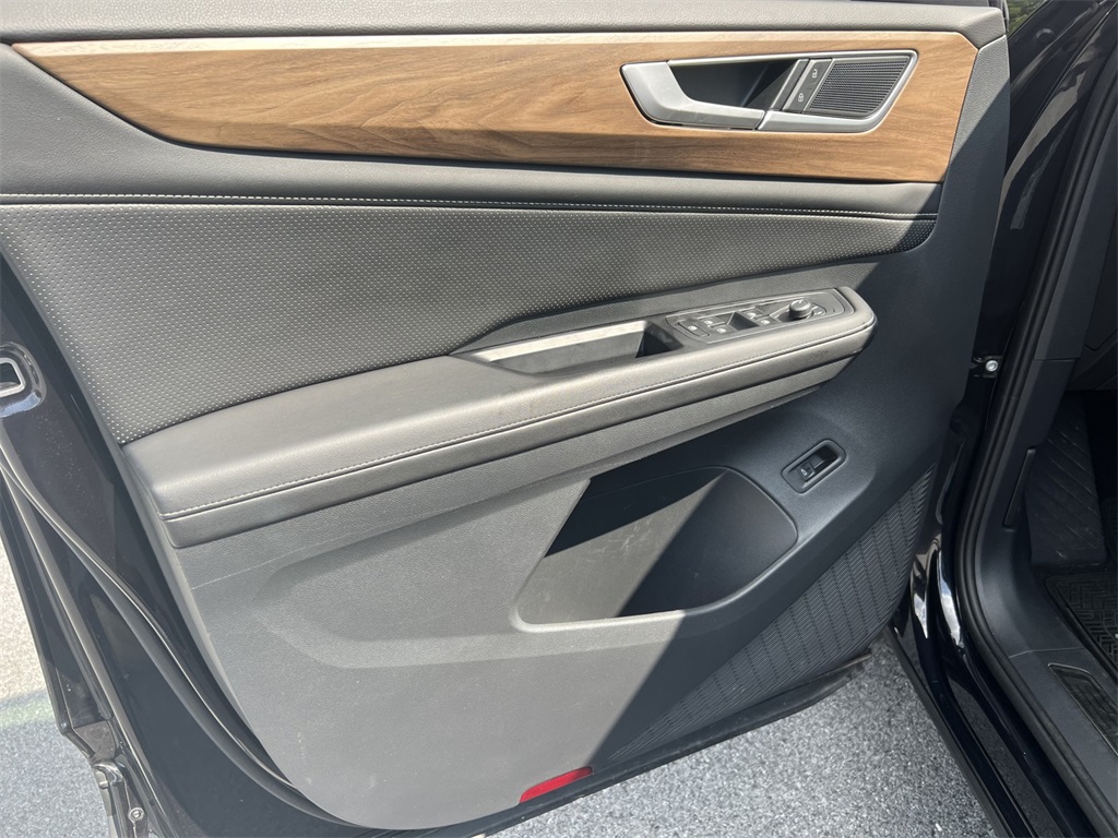 Vehicle image 20 of 25