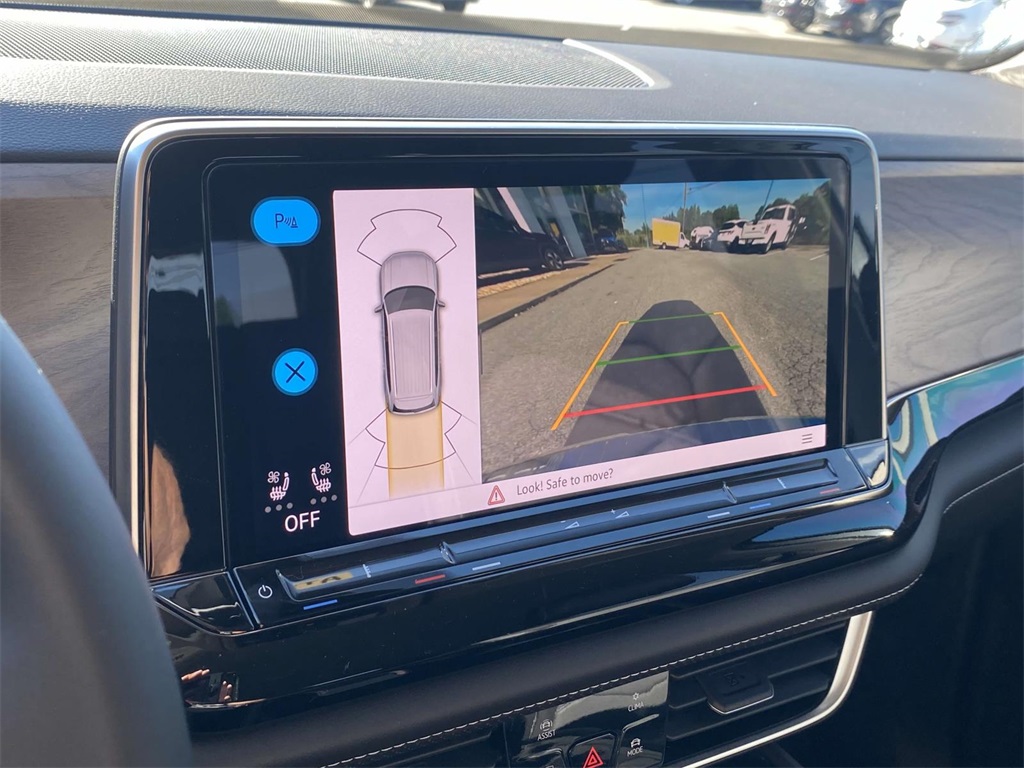 Vehicle image 25 of 30