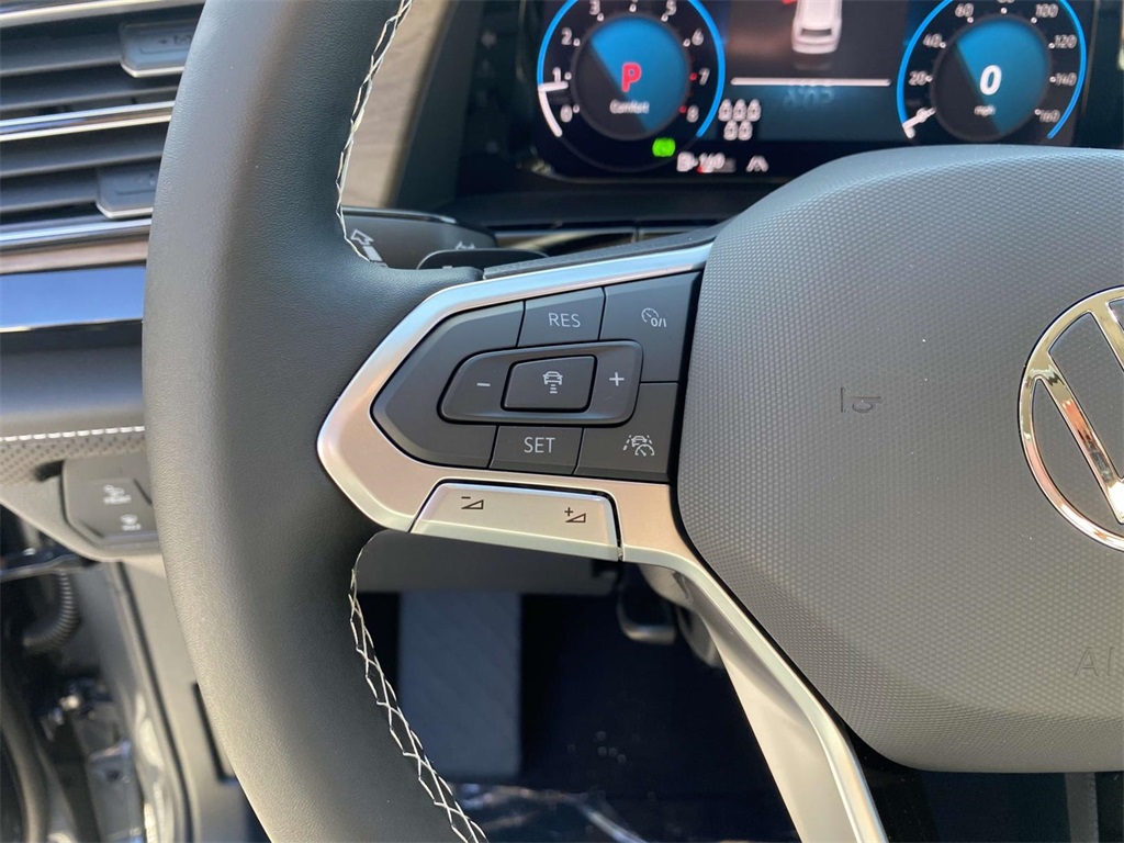 Vehicle image 21 of 30