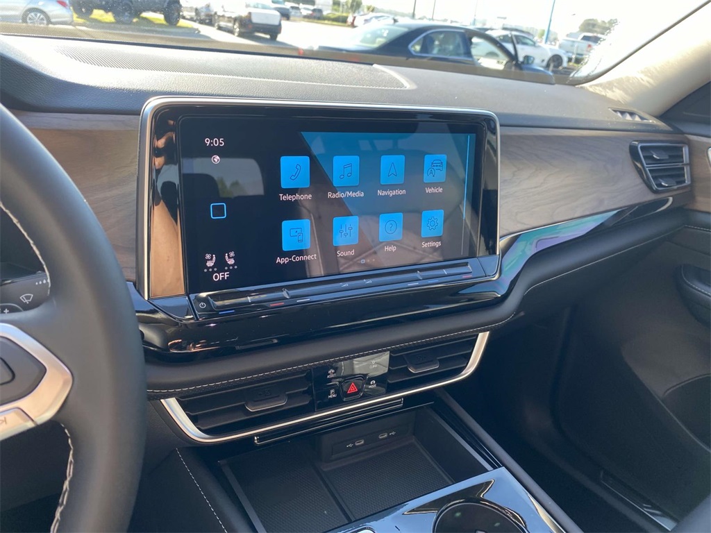 Vehicle image 24 of 30