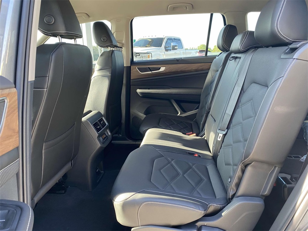 Vehicle image 12 of 30