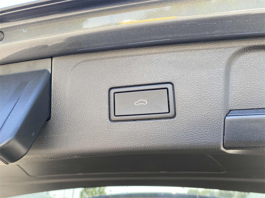 Vehicle image 11 of 30