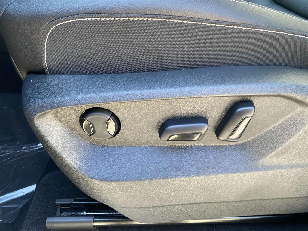 Vehicle image 18 of 30
