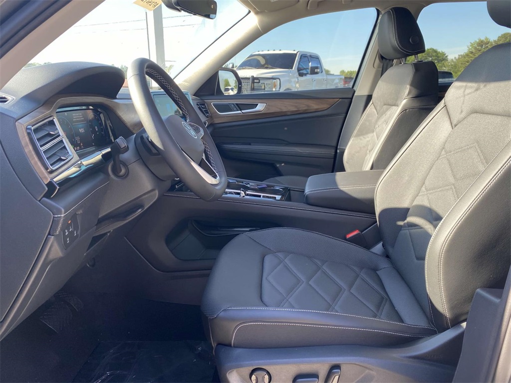 Vehicle image 14 of 30