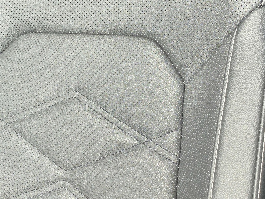 Vehicle image 19 of 30