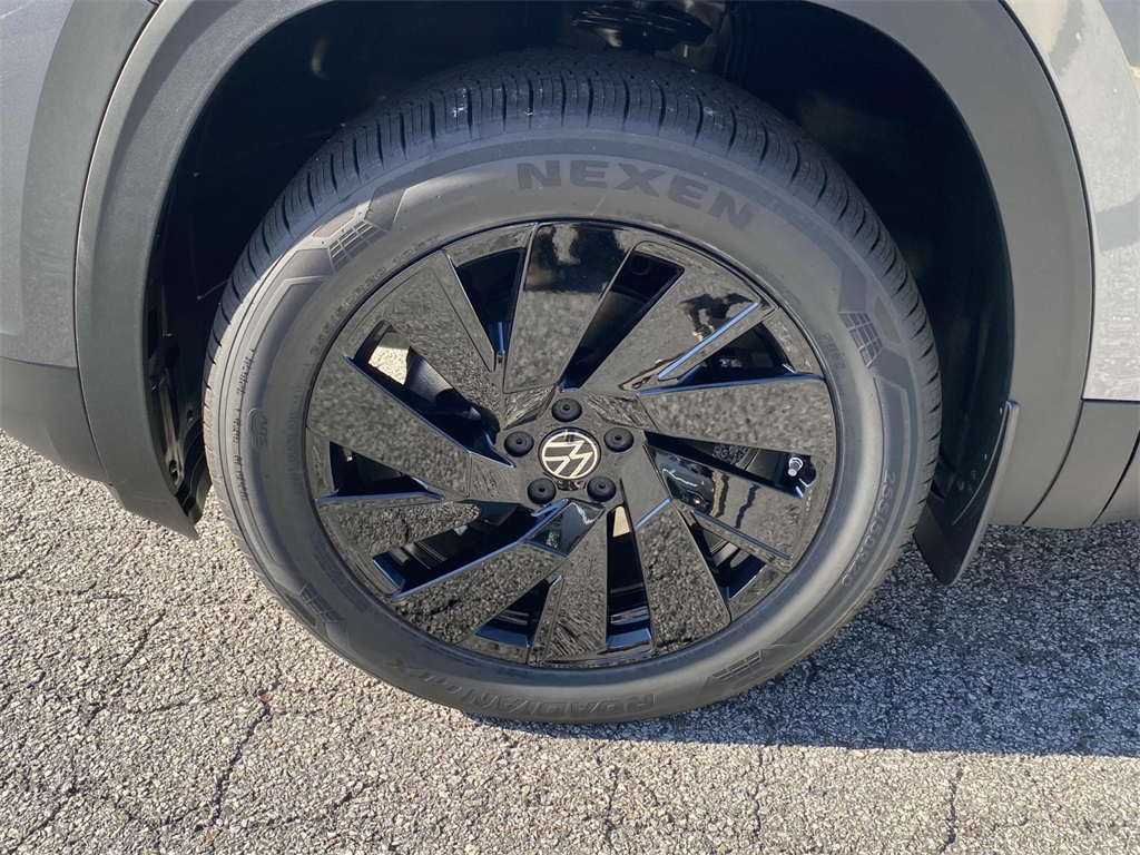 Vehicle image 9 of 30