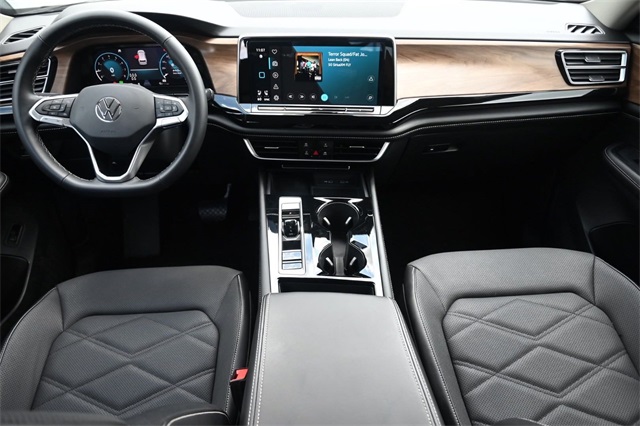 2024 Volkswagen Atlas 2.0T SE Technology Image 8 of 33