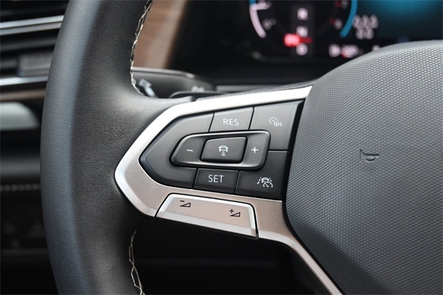 2024 Volkswagen Atlas 2.0T SE Technology Image 11 of 33