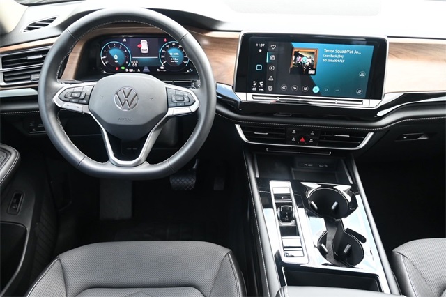 2024 Volkswagen Atlas 2.0T SE Technology Image 9 of 33