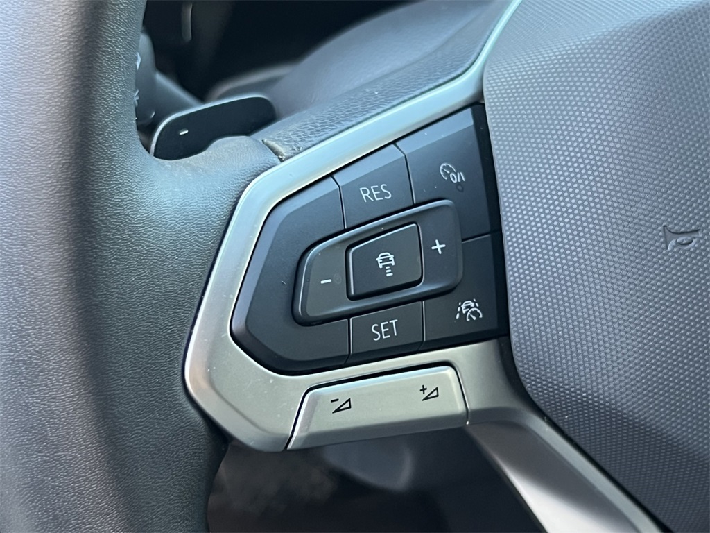 Vehicle image 23 of 29