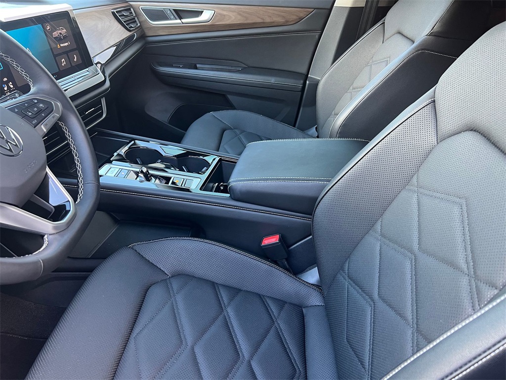 Vehicle image 15 of 29