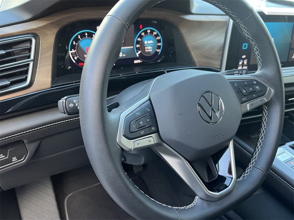 Vehicle image 16 of 29
