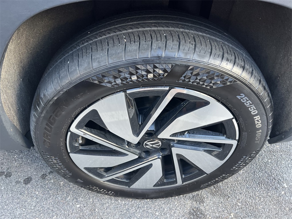 Vehicle image 8 of 29