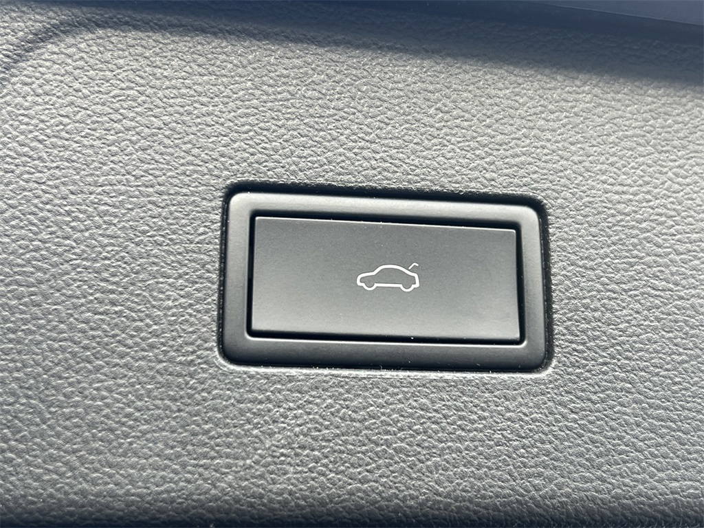 Vehicle image 24 of 29